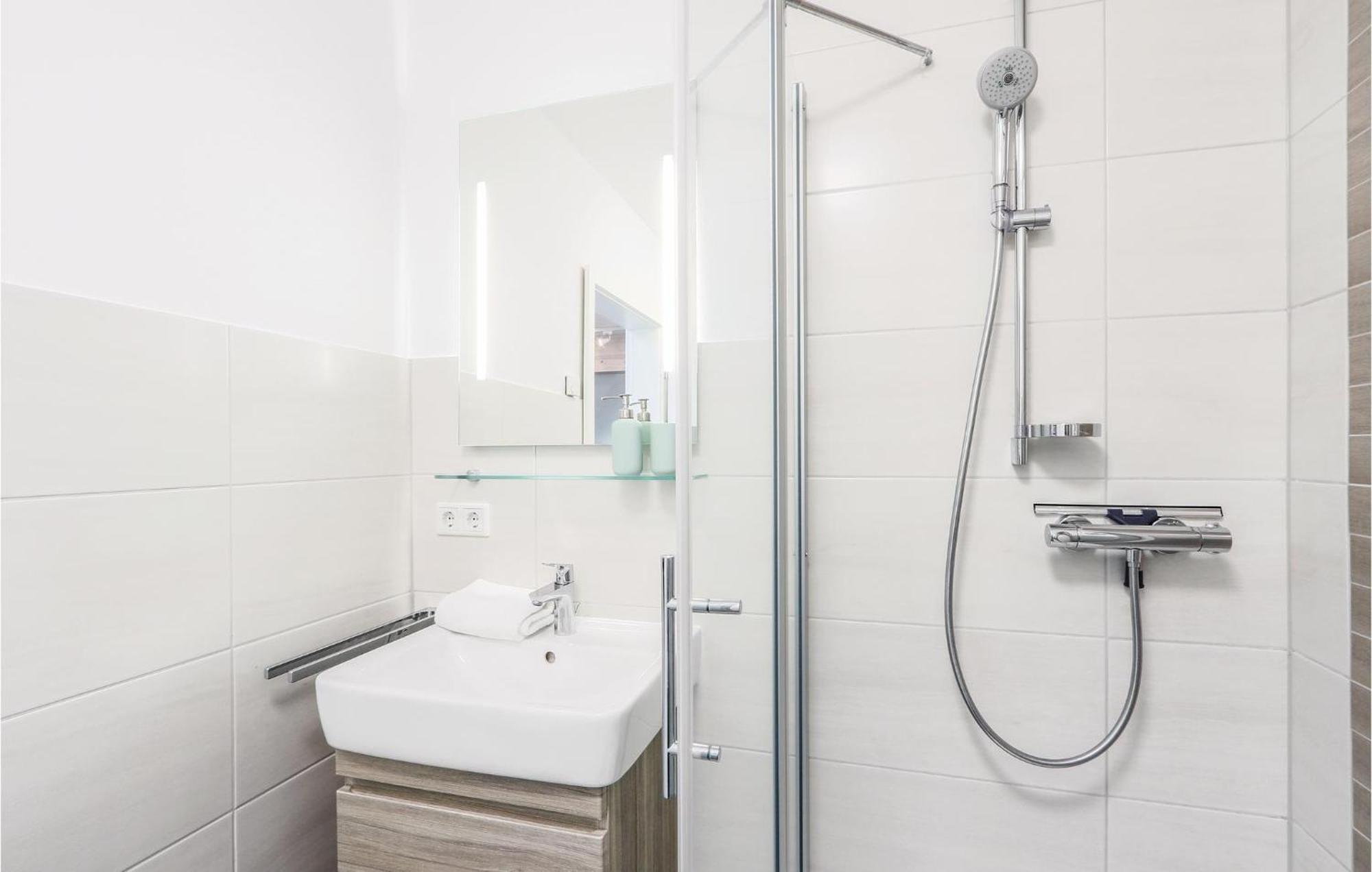 Amazing Apartment In Dagebuell With Kitchenette Exteriör bild